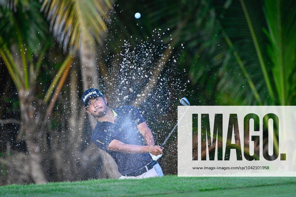 RIO GRANDE, PR - MARCH 07: Satoshi Kodaira (JPN) hits from the trap on 11 during Rd1 of the Puerto Rico Open at Grand Reserve Country Club (Old) on March 7, 2024, in Rio Grande, Puerto Rico. (Photo by Ken Murray Icon Sportswire) GOLF: MAR 07 PGA, Golf Herren Puerto Rico Open Icon240307006