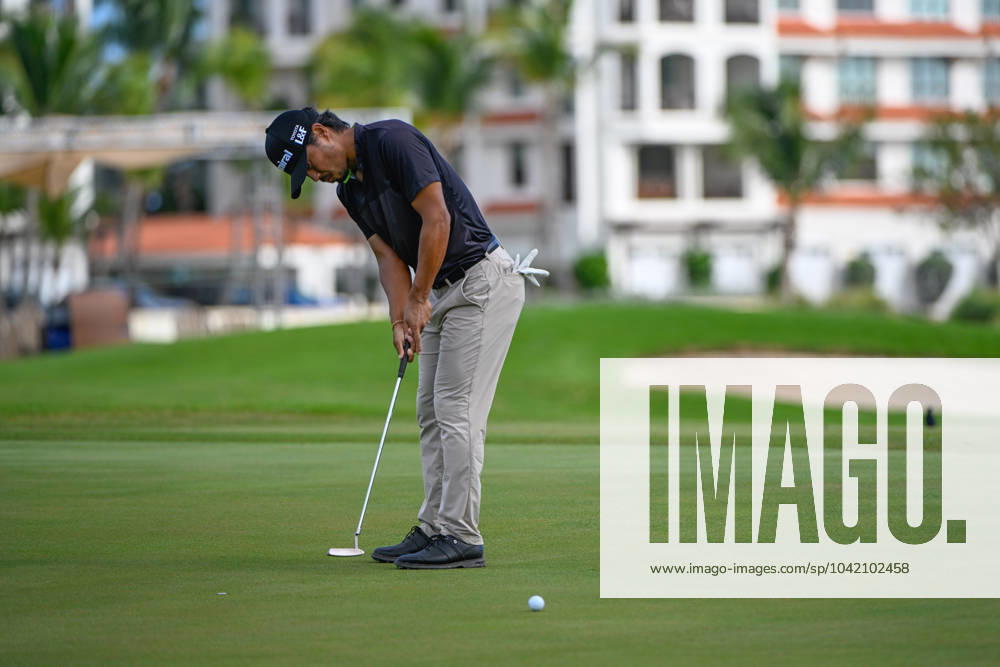 RIO GRANDE, PR - MARCH 07: Satoshi Kodaira (JPN) sinks his birdie putt on 18 during Rd1 of the Puerto Rico Open at Grand Reserve Country Club (Old) on March 7, 2024, in Rio Grande, Puerto Rico. (Photo by Ken Murray Icon Sportswire) GOLF: MAR 07 PGA, Golf Herren Puerto Rico Open Icon240307037