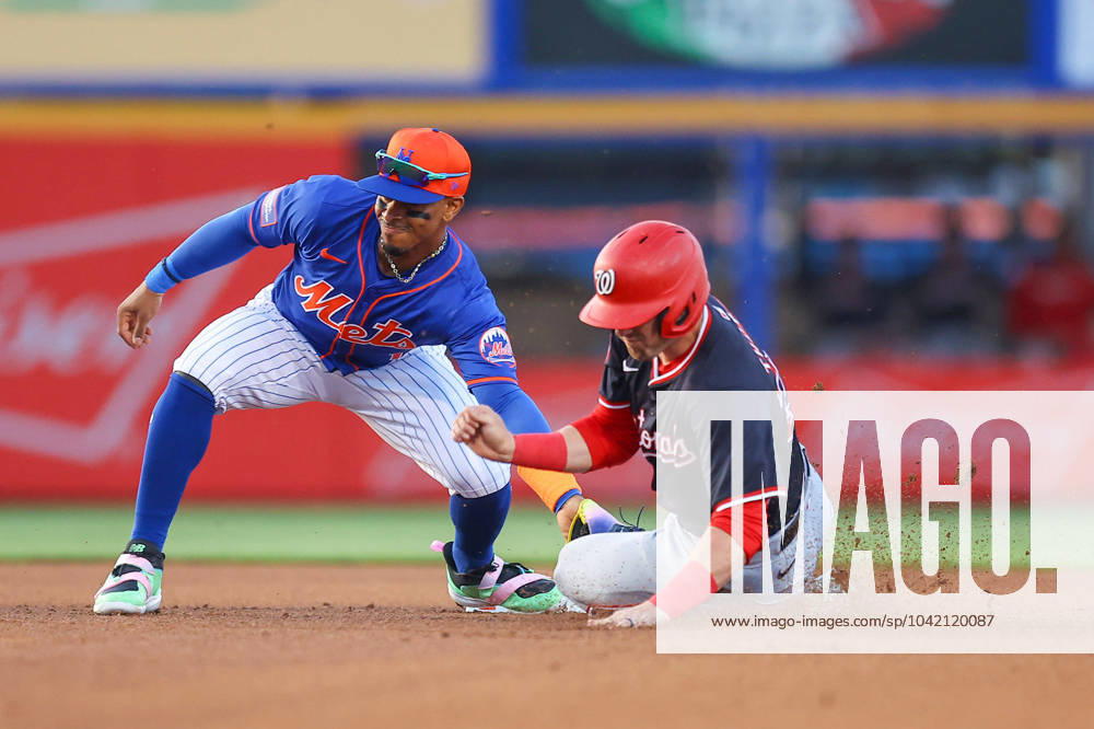Nationals v Mets - MLB, Baseball Herren, USA Spring Training New York Mets shortstop Francisco Lindor 11 is tagging out Washington Nationals Lane Thomas 28 during the first inning of a baseball game at Clover Park in Port St. Lucie, Florida, on March 7, 2024. Port St. Lucie Florida United States