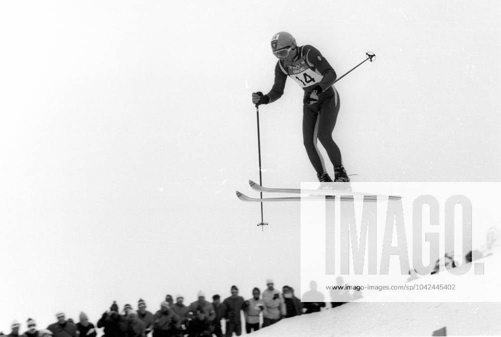 Olympische Winterspiele 1968 in Grenoble : Der dreifache Olympiasieger Jean-Claude Killy (Frankreich) in Aktion beim Abfahrtslauf.