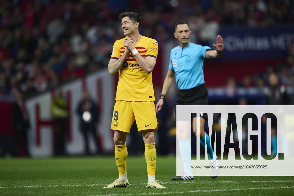 LaLiga EA Sports, Atletico de Madrid v FC Barcelona, Barca MADRID, SPAIN - MARCH 17: Robert Lewandowski Centre-Forward of FC Barcelona reacts during the LaLiga EA Sports match between Club Atletico de Madrid and FC Barcelona at Civitas Metropolitano Stadium on March 17, 2024 in Madrid, Spain. (Photo By Francisco Macia Photo Players Images) Madrid Civitas Metropolitano Stadium Madrid Spain