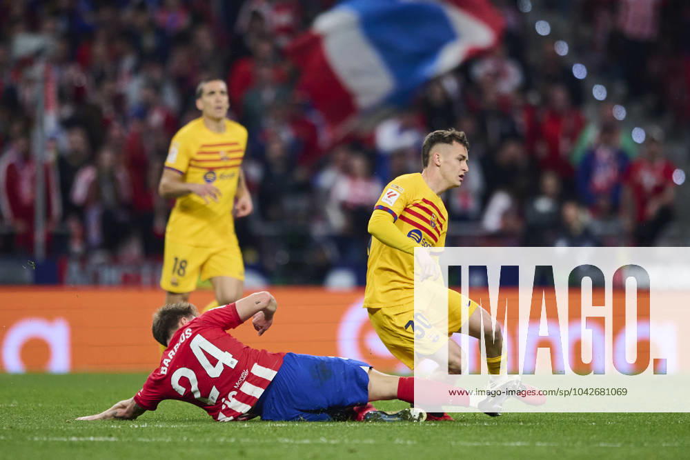 LaLiga EA Sports, Atletico de Madrid v FC Barcelona, Barca MADRID, SPAIN - MARCH 17: Marc Casado Defensive Midfield of FC Barcelona competes for the ball with Pablo Barrios Central Midfield of Atletico de Madrid during the LaLiga EA Sports match between Club Atletico de Madrid and FC Barcelona at Civitas Metropolitano Stadium on March 17, 2024 in Madrid, Spain. (Photo By Francisco Macia Photo Players Images) Madrid Civitas Metropolitano Stadium Madrid Spain