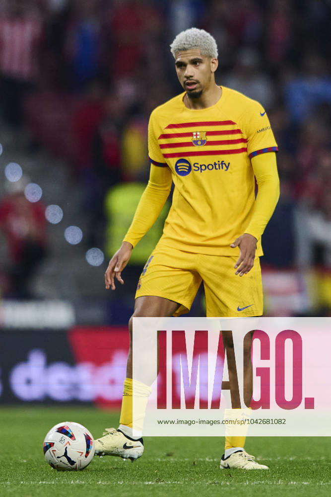 LaLiga EA Sports, Atletico de Madrid v FC Barcelona, Barca MADRID, SPAIN - MARCH 17: Ronald Araujo Centre-Back of FC Barcelona in action during the LaLiga EA Sports match between Club Atletico de Madrid and FC Barcelona at Civitas Metropolitano Stadium on March 17, 2024 in Madrid, Spain. (Photo By Francisco Macia Photo Players Images) Madrid Civitas Metropolitano Stadium Madrid Spain