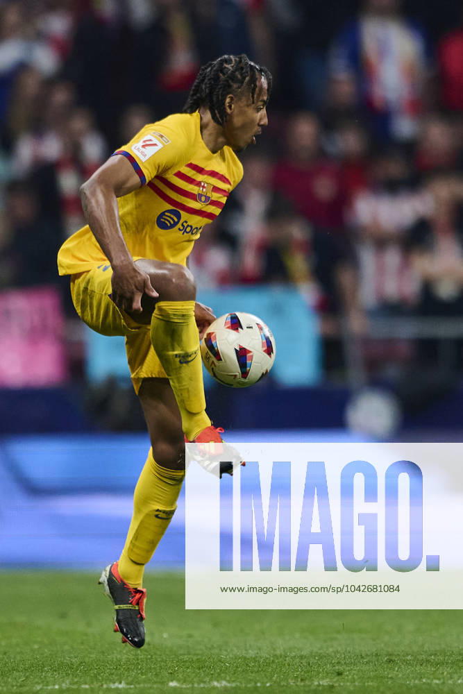 LaLiga EA Sports, Atletico de Madrid v FC Barcelona, Barca MADRID, SPAIN - MARCH 17: Jules Kounde Centre-Back of FC Barcelona in action during the LaLiga EA Sports match between Club Atletico de Madrid and FC Barcelona at Civitas Metropolitano Stadium on March 17, 2024 in Madrid, Spain. (Photo By Francisco Macia Photo Players Images) Madrid Civitas Metropolitano Stadium Madrid Spain