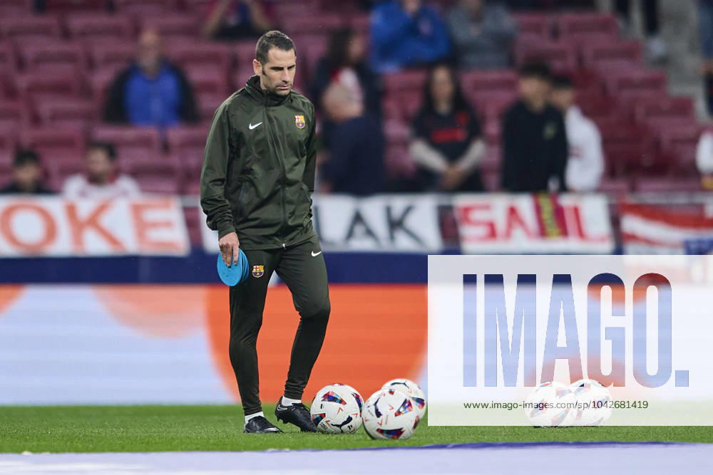 LaLiga EA Sports, Atletico de Madrid v FC Barcelona, Barca MADRID, SPAIN - MARCH 17: Ivan Torres Fitness Coach of FC Barcelona warms up prior the LaLiga EA Sports match between Club Atletico de Madrid and FC Barcelona at Civitas Metropolitano Stadium on March 17, 2024 in Madrid, Spain. (Photo By Francisco Macia Photo Players Images) Madrid Civitas Metropolitano Stadium Madrid Spain