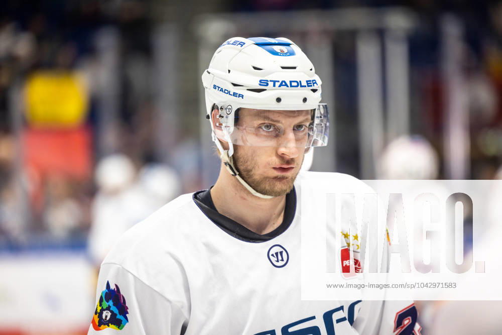Manuel Wiederer (Eisbaeren Berlin, 21) GER, Eisbaeren Berlin vs. Adler Mannheim, Eishockey, Deutsche Eishockey Liga, 1.Playoff - Viertelfinale, Spielzeit 2023 2024, 26.03.2024 GER, Eisbaeren Berlin vs. Adler Mannheim, Eishockey, Deutsche Eishockey Liga, 1.Playoff - Viertelfinale, Spielzeit 2023 2024, 26.03.2024 Berlin