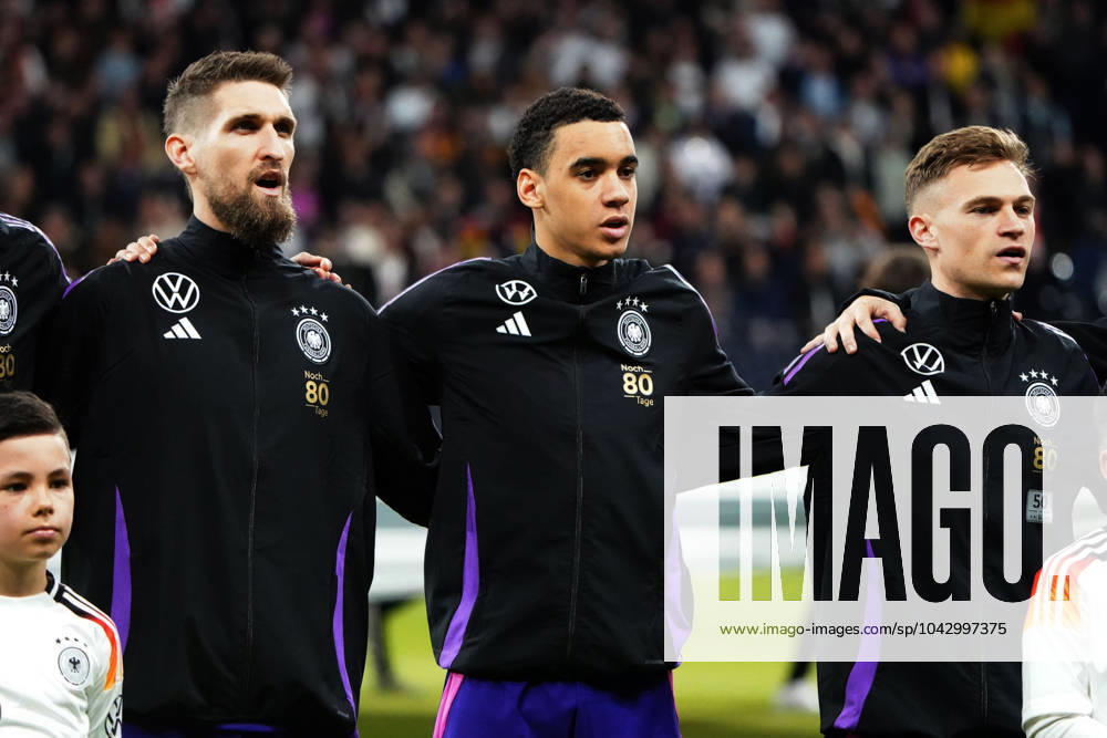 Männer Nationalmannschaft, Fussball, Freundschaftsspiel, Länderspiel, Testspiel, Deutschland-Niederlande, 26.03.2024, Deutsche Bank Park Frankfurt, Robert Andrich, Jamal Musiala, Joshua Kimmich alle Deutschland, Nationalhymne singen