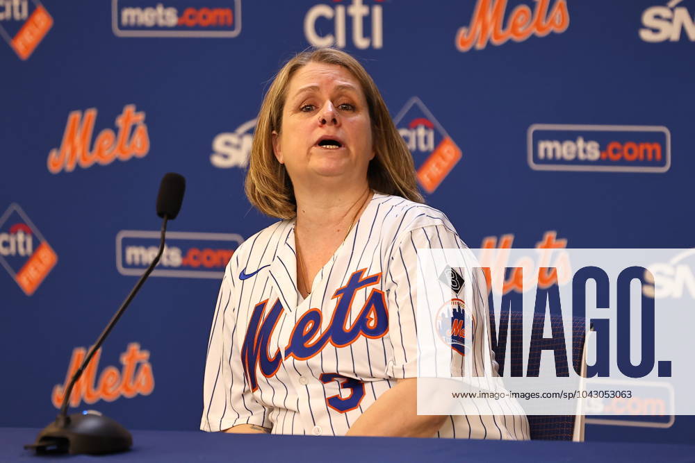 Mets Opening Day press conference, PK, Pressekonferenz Kimberly Harrelson, the daughter of former Mets shortstop Bud Harrelson, is speaking to the media during a press conference on Opening Day at Citi Field in New York City, New York, on March 29, 2024. The Mets are honoring Harrelson with a patch on the players sleeves featuring his number 3 and the words Buddy. New York New York United States