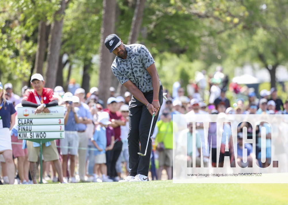 HOUSTON, TX - MARCH 29: Tony Finau (USA) watches his putt on 8 during Round 2 of the PGA, Golf Herren Texas Childrens Houston Open at Memorial Park Golf Course on March 29, 2024 in Houston, Texas. (Photo by Leslie Plaza Johnson Icon Sportswire) GOLF: NOV 10 PGA Cadence Bank Houston Open Icon2403290042