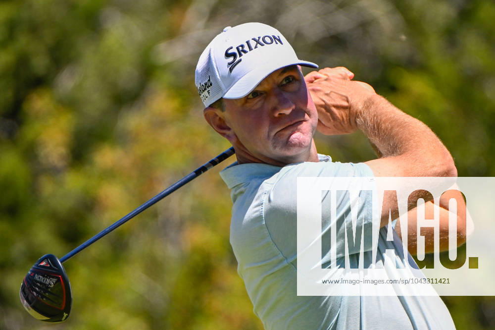 SAN ANTONIO, TX - APRIL 04: Lucas Glover (USA) watches his tee shot on 1 during Rd1 of the Valero Texas Open at TPC San Antonio (Oaks Course) on April 4, 2024, in San Antonio, Texas. (Photo by Ken Murray Icon Sportswire) GOLF: APR 04 PGA, Golf Herren Valero Texas Open Icon2404040341