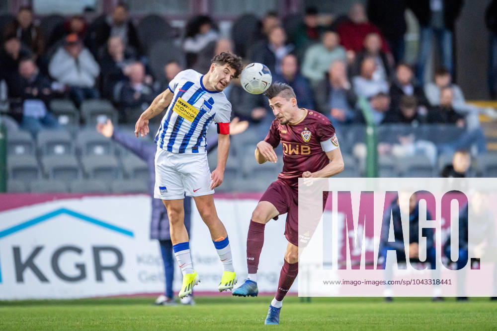 Regionalliga: BFC Dynamo vs Hertha BSC II; Berlin, 05.04.2024 Maurice Covic (Hertha BSC II, 14), Alexander Siebeck (BFC Dynamo, 18) Regionalliga, BFC Dynamo vs Hertha BSC II, Sportforum Hohenschönhausen, Berlin 05.04.2024