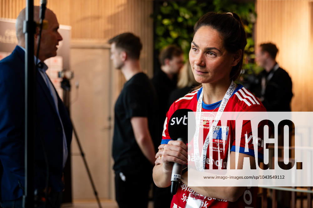Lisa Klinga, Vittsjö GIK, intervjuas under damallsvenskans upptaktsträff in den 10 april 2024 i Stockholm.