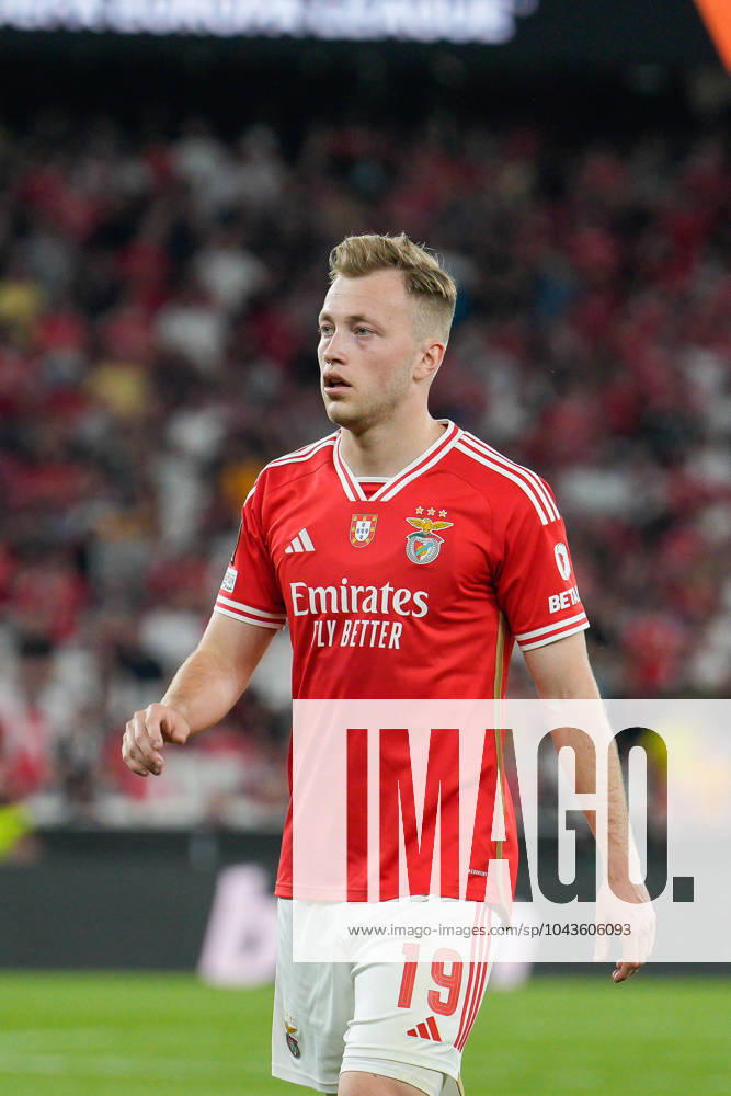 Casper Tengstedt of SL Benfica in action during the UEFA Europa League Quarter-finals 1st leg football match between SL Benfica and Olympique de Marseille at Estadio da Luz. Final score: SL Benfica 2:1 Olympique de Marseille Lisbon Portugal - ZUMAs197 20240411_aaa_s197_364