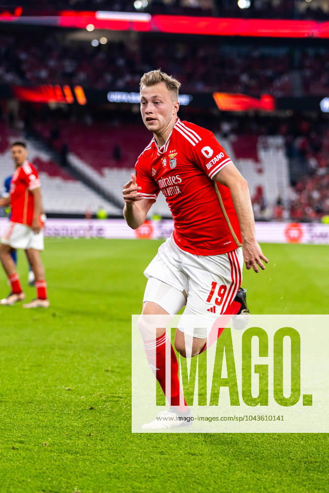 Casper Tengstedt of Benfica seen in action during the UEFA Europa League 2023 24 match between SL Benfica and Olympique de Marseille at Estadio do Lisboa e Benfica. Final score SL Benfica 2- 1 Olympique de Marseille. Lisbon Portugal - ZUMAs197 20240411_aaa_s197_489