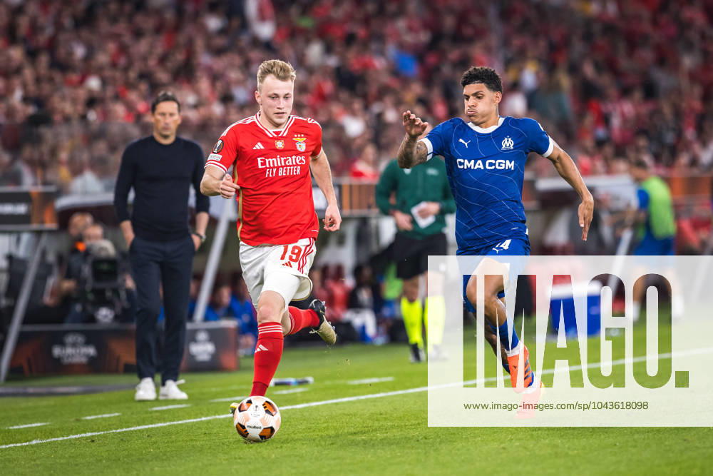 Casper Tengstedt of SL Benfica (L) with Luis Henrique of Olympique de Marseille (R) in action during the UEFA Europa League quarterfinal first leg match between SL Benfica and Olympique de Marseille at Estadio da Luz in Lisbon. Lisbon Portugal - ZUMAs197 20240411_aaa_s197_552