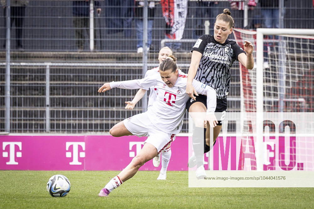 GOOGLE PIXEL Frauen Bundesliga: 1. FC Köln - SC Freiburg, 21.04.2024 Carlotta Wamser (1. FC Köln, 30) und Samantha Steuerwald (SC Freiburg, 21); GOOGLE PIXEL Frauen Bundesliga: 1. FC Köln - SC Freiburg, 19. Spieltag, am 21.04.2024 im Franz-Kremer-Stadion in Köln. DFL REGULATIONS PROHIBIT ANY USE OF PHOTOGRAPHS AS IMAGE SEQUENCES AND OR QUASI-VIDEO.