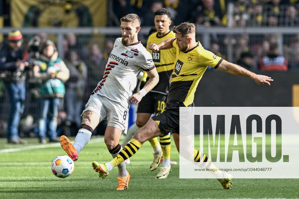 V. li. im Zweikampf Robert Andrich ( 8, Bayer Leverkusen) Niclas Füllkrug Fuellkrug ( 14, Borussia Dortmund) 21.04.2024 Fussball Borussia Dortmund vs Bayer 04 Leverkusen, Signal Iduna Park, Dortmund, DFB DFL REGULATIONS PROHIBIT ANY USE OF PHOTOGRAPHS AS IMAGE SEQUENCES AND OR QUASI-VIDEO NRW Germany