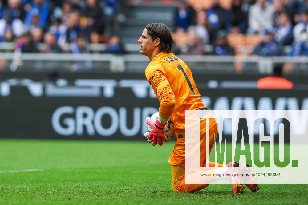 FC Internazionale vs Torino FC - Serie A 2023 24 - 28 04 2024 Yann Sommer of FC Internazionale seen in action during Serie A 2023 24 football match between FC Internazionale and Torino FC at Giuseppe Meazza Stadium, Milan, Italy on April 28, 2024 - Photo FCI Fabrizio Carabelli