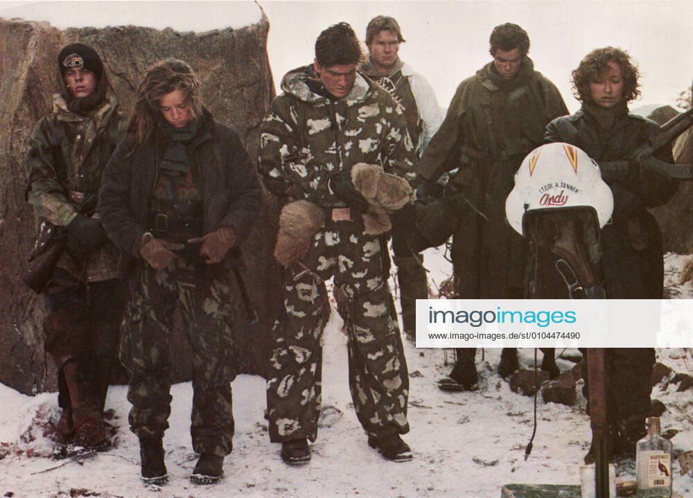 RED DAWN C THOMAS HOWELL, LEA THOMPSON, CHARLIE SHEEN, PATRICK SWAYZE, DARREN DALTON, JENNIFER GREY Date: 1984 Mandatory credit line: Image courtesy UNITED ARTISTS VALKYRIE FILMS Ronald Grant Archive Mary Evans