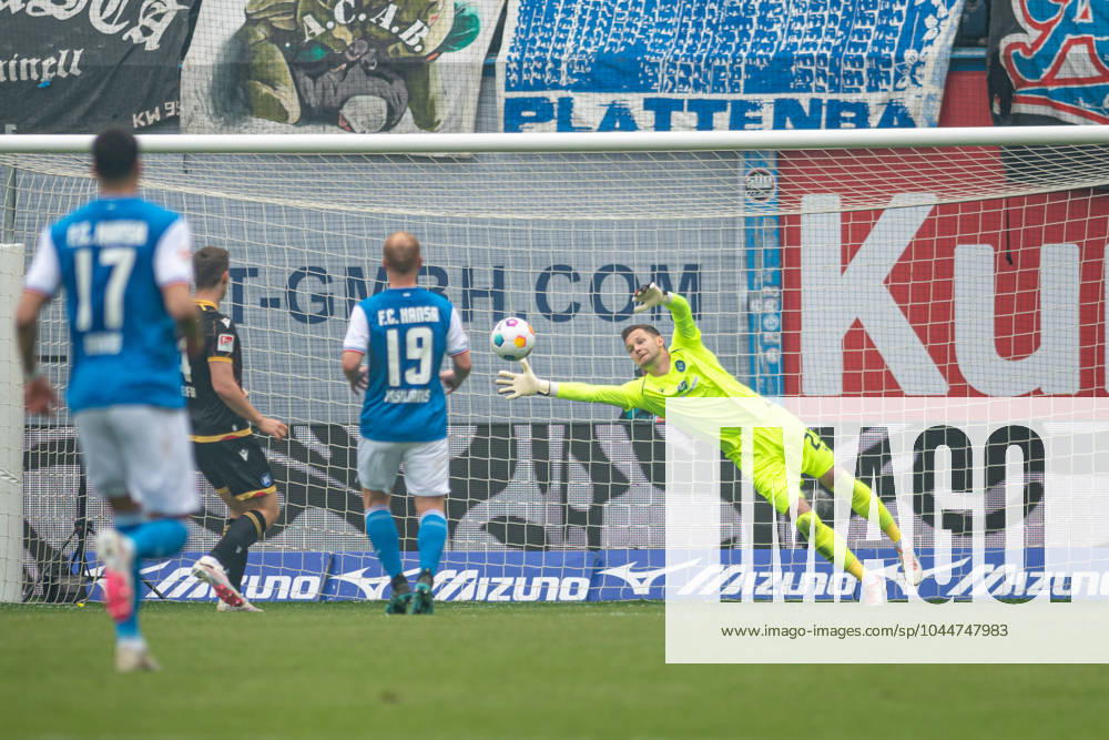 Rostock, Deutschland 04. Mai 2024: 2. BL - 2023 2024 - FC Hansa Rostock vs. Karlsruher SC Im Bild: Torhueter Patrick Drewes (Karlsruher SC) kann den Torschuss nicht parieren DFL regulations prohibit any use of photographs as image sequences and or quasi-video.