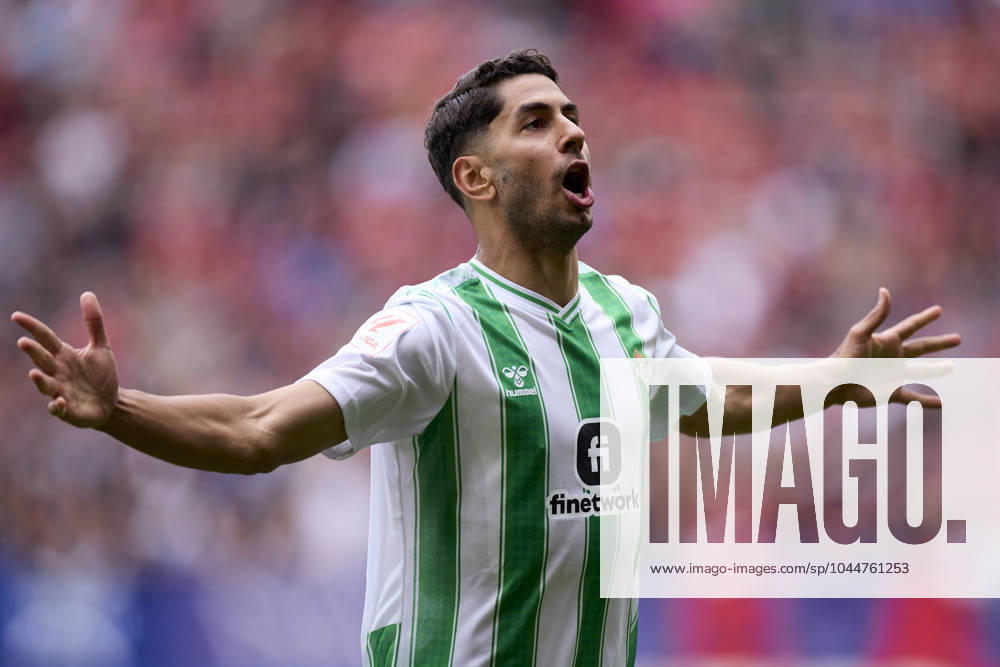 CA Osasuna v Real Betis Balompie - LaLiga EA Sports Ayoze Perez of Real Betis Balompie celebrates after scoring the team s first goal during the LaLiga EA Sports match between CA Osasuna and Real Betis Balompie at El Sadar on May 5, 2024, in Pamplona, Spain. Pamplona El Sadar Navarra Spain RL_OSAvBET_00065