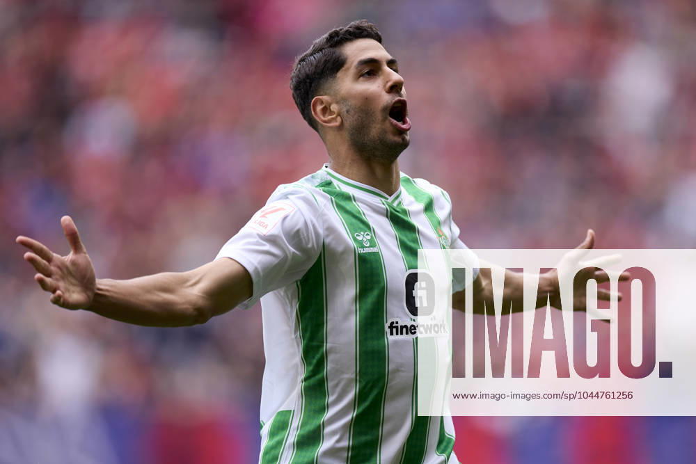 CA Osasuna v Real Betis Balompie - LaLiga EA Sports Ayoze Perez of Real Betis Balompie celebrates after scoring the team s first goal during the LaLiga EA Sports match between CA Osasuna and Real Betis Balompie at El Sadar on May 5, 2024, in Pamplona, Spain. Pamplona El Sadar Navarra Spain RL_OSAvBET_00067