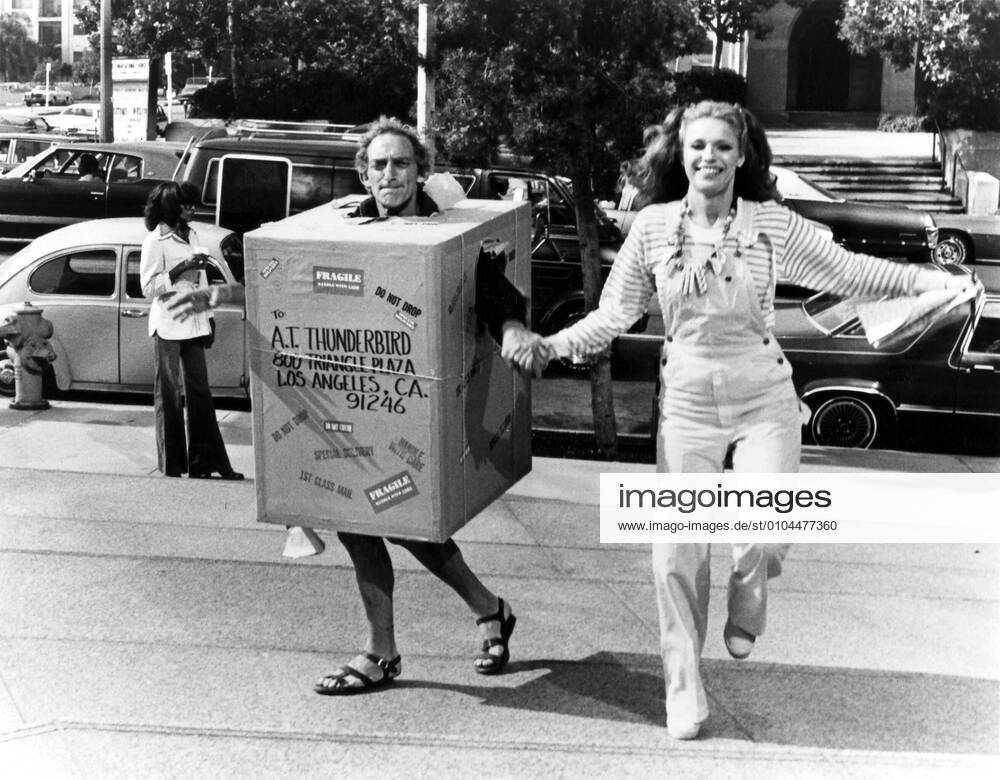 IN GOD WE TRUST aka IN GOD WE TRU$T MARTY FELDMAN, LOUISE LASSER Date: 1980 Mandatory credit line: Image courtesy UNIVERSAL PICTURES Ronald Grant Archive Mary Evans