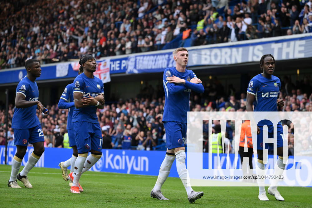 Football - 2023 2024 Premier League - Chelsea vs West ham United - Stamford Bridge - Sunday 5th May 2024. Chelsea s Cole Palmer celebrates scoring the opening goal. COLORSPORT Ashley Western