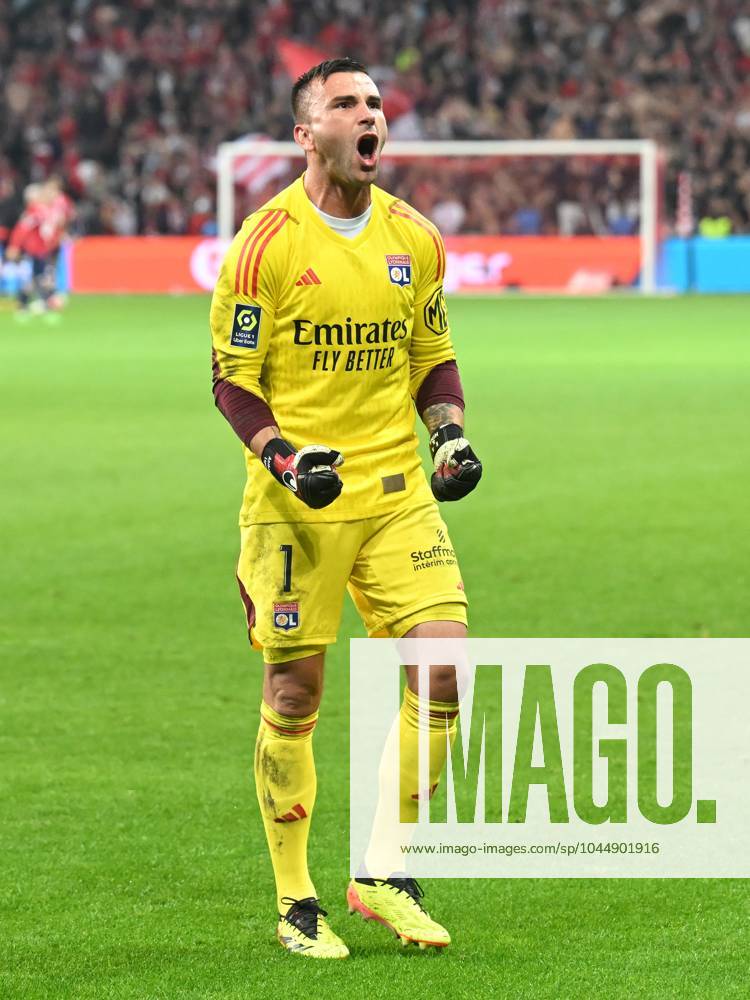 LILLE - Olympique Lyonnais goalkeeper Anthony Lopes celebrates the victory during the French Ligue 1 match between Lille OSC and Olympique Lyonnais at Pierre-Mauroy Stadium on May 6, 2023 in Lille, France. ANP Hollandse Hoogte Gerrit van Keulen Ligue 1 Uber Eats 2023 2024 ANPxSportx xGerritxvanxKeulenxIVx 497968590 originalFilename: 497968590