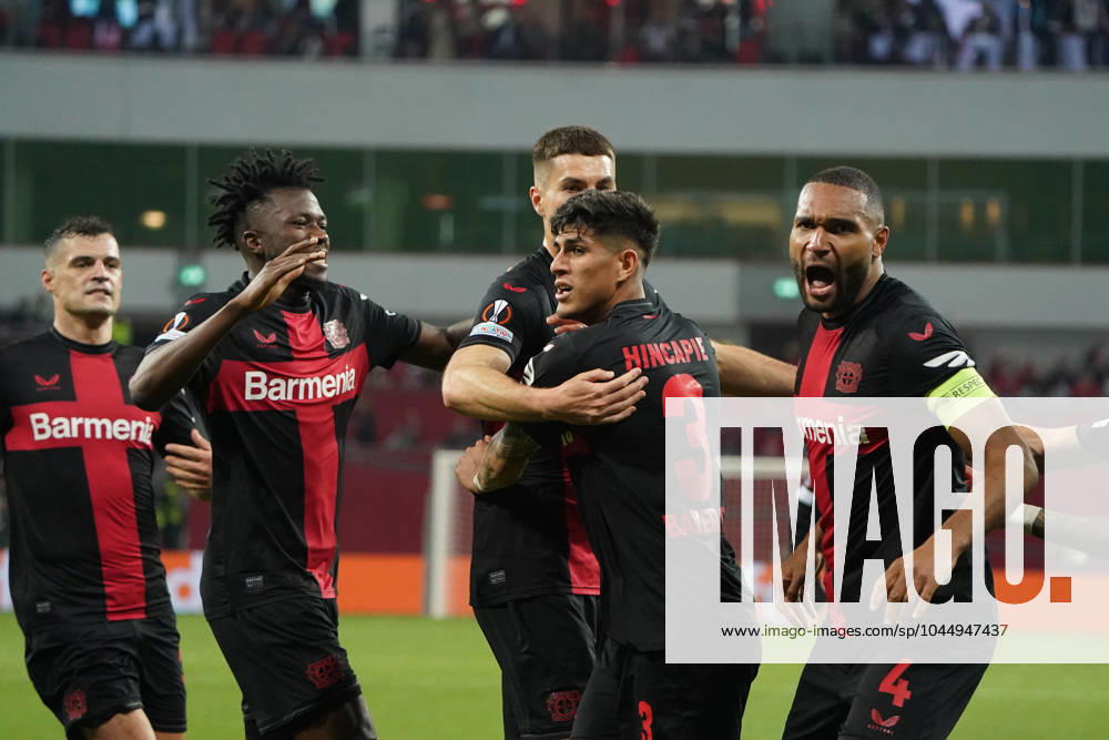 Fussball, UEFA Europa League 2023 2024, Semi Finale, Bayer 04 Leverkusen- AS Roma 09.05.2024, Bayarena Leverkusen, ,Edmond Tapsoba, Patrik Schick, Piero Hincapie, Jonathan Can alle Bayer 04 leverkusen,