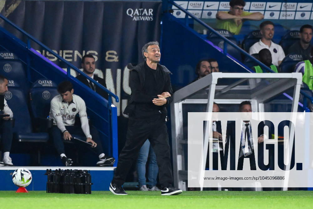 Luis Enrique Martinez ( coach PSG ) during the Ligue 1 match between Paris Saint Germain and Toulouse FC at Parc Des Princes on May 12, 2024 in Paris, France. ( Photo by federico pestellini panoramic ) - FOOTBALL : PSG vs Toulouse - Ligue 1 - 12 05 2024 FedericoPestellini Panoramic
