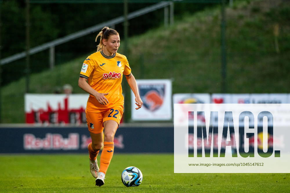Sarai Linder (TSG Hoffenheim, 22) am Ball, GER, RB Leipzig vs TSG 1899 Hoffenheim, Fussball Google Pixel Frauen Bundesliga, 21. Spieltag, Saison 2023 2024, 10.05.2024 DFB regulations prohibit any use of photographs as image sequences and or quasi-video GER, RB Leipzig vs TSG 1899 Hoffenheim, Fussball Google Pixel Frauen Bundesliga, 21. Spieltag, Saison 2023 2024, 10.05.2024 Leipzig