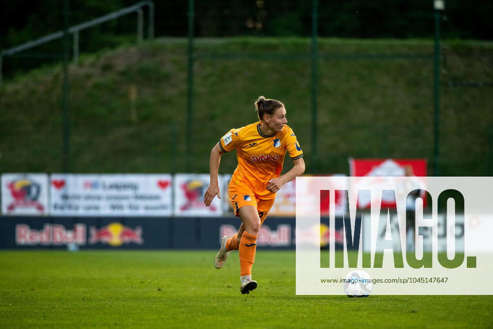 Sarai Linder (TSG Hoffenheim, 22) am Ball, GER, RB Leipzig vs TSG 1899 Hoffenheim, Fussball Google Pixel Frauen Bundesliga, 21. Spieltag, Saison 2023 2024, 10.05.2024 DFB regulations prohibit any use of photographs as image sequences and or quasi-video GER, RB Leipzig vs TSG 1899 Hoffenheim, Fussball Google Pixel Frauen Bundesliga, 21. Spieltag, Saison 2023 2024, 10.05.2024 Leipzig