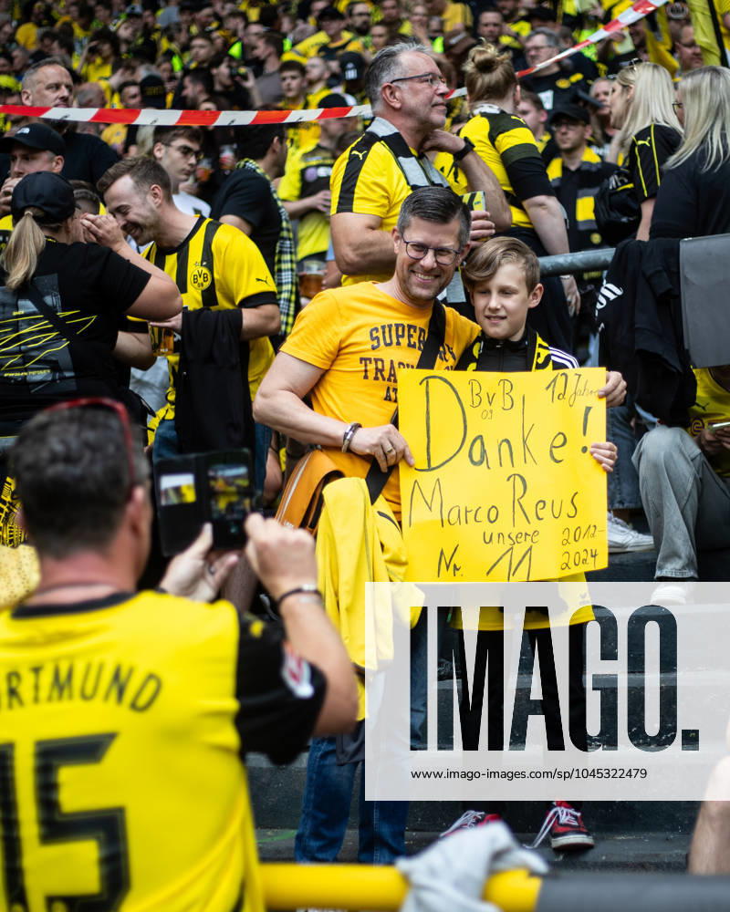 1.Fußball Bundesliga, 34.Spieltag: Borussia Dortmund - SV Darmstadt 98; 18.05.2024 Fans von Borussia Dortmund, ein Kind mit dem Schild Danke Marco Reus, unsere Nummer 11 1.Fußball Bundesliga, 34.Spieltag: Borussia Dortmund - SV Darmstadt 98; Signal-Iduna-Park, Dortmund; 18.05.2024 DFL DFB regulations prohibit any use of photographs as image sequences and or quasi video.