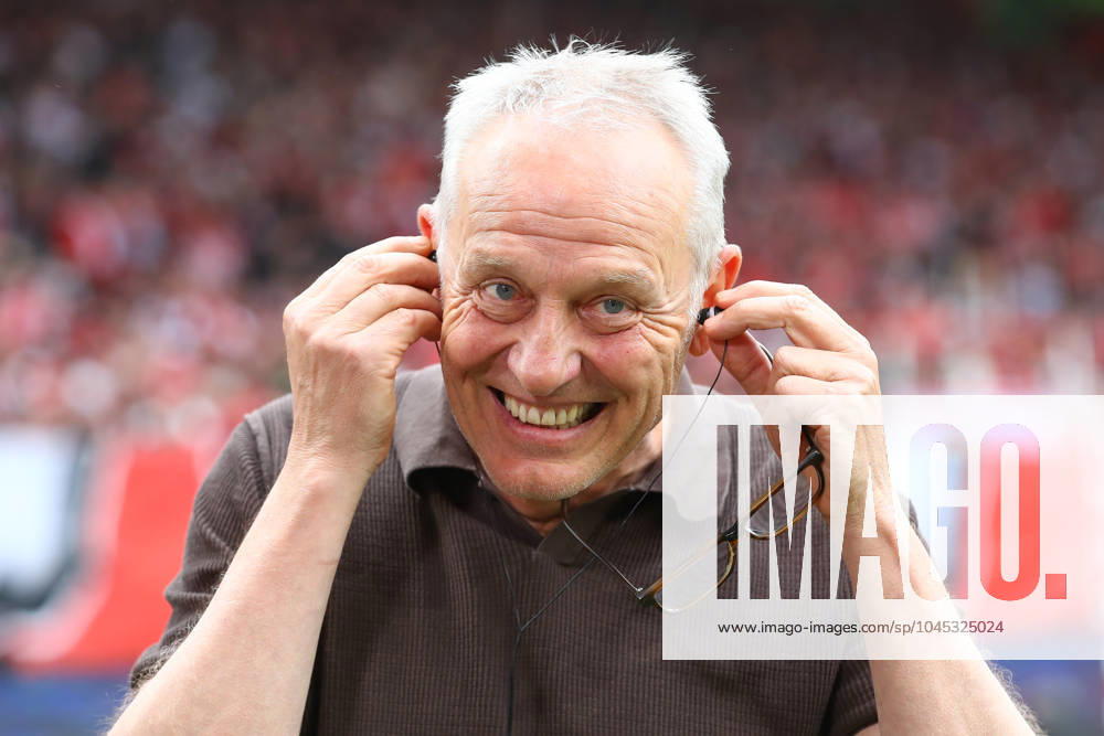 Fussball 1. Bundesliga, 1. FC Union Berlin - SC Freiburg, v.l. Christian Streich (Freiburg, Trainer) Portrait, Portraet, Einzelbild Berlin