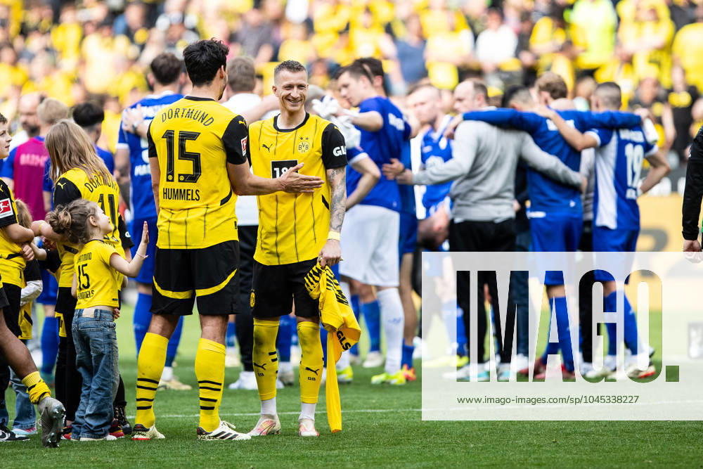 1.Fußball Bundesliga, 34.Spieltag: Borussia Dortmund - SV Darmstadt 98; 18.05.2024 Mats Hummels (Borussia Dortmund, 15), Marko Reus (Borussia Dortmund, 11) nach dem Spiel Verabschiedung 1.Fußball Bundesliga, 34.Spieltag: Borussia Dortmund - SV Darmstadt 98; Signal-Iduna-Park, Dortmund; 18.05.2024 DFL DFB regulations prohibit any use of photographs as image sequences and or quasi video.