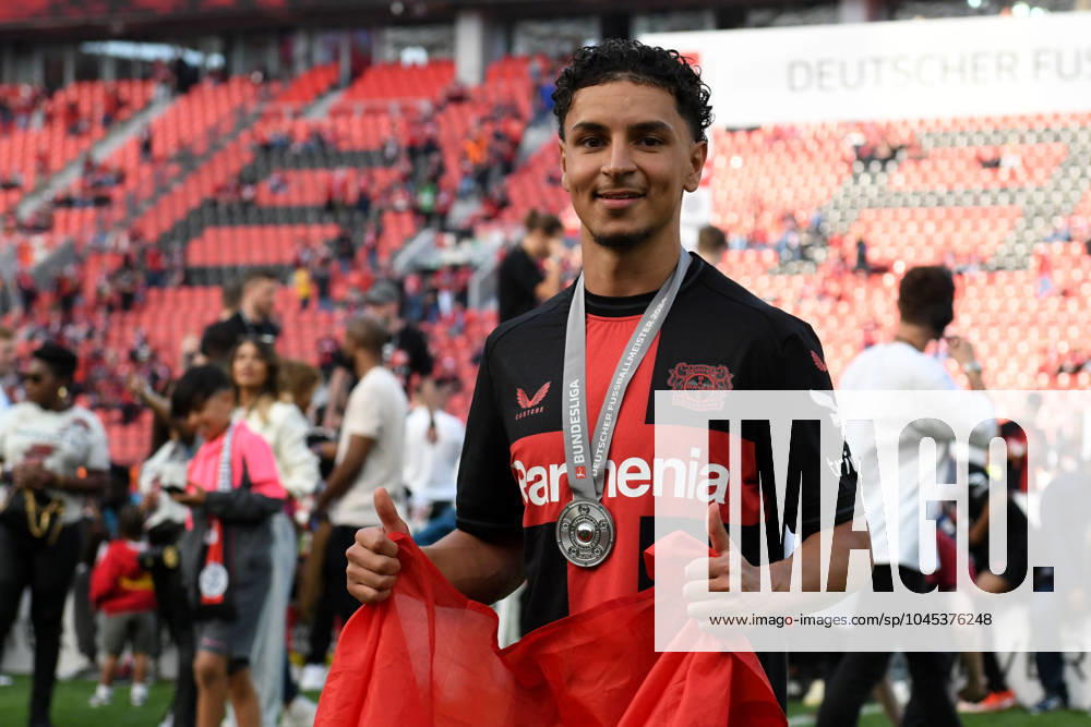 Ayman Aourir ( Bayer 04 Leverkusen ) jubelt mit der DFB Meister Medaille um den Hals. GER, Bayer 04 Leverkusen vs FC Augsburg, Fussball, Bundesliga, 34. Spieltag, Spielzeit 2023 2024, 18.05.2024 DFL REGULATIONS PROHIBIT ANY USE OF PHOTOGRAPHS AS IMAGE SEQUENCES AND OR QUASI-VIDEO GER, Bayer 04 Leverkusen vs FC Augsburg, Fussball, Bundesliga, 34. Spieltag, Spielzeit 2023 2024, 18.05.2024 Leverkusen