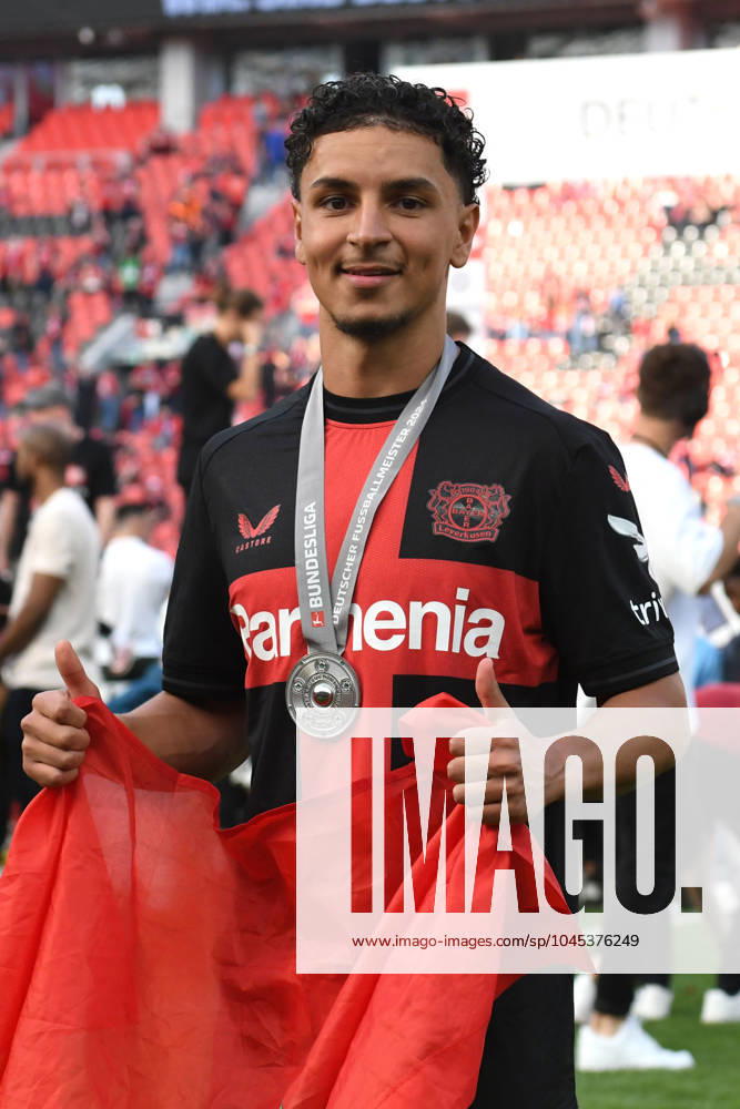 Ayman Aourir ( Bayer 04 Leverkusen ) jubelt mit der DFB Meister Medaille um den Hals. GER, Bayer 04 Leverkusen vs FC Augsburg, Fussball, Bundesliga, 34. Spieltag, Spielzeit 2023 2024, 18.05.2024 DFL REGULATIONS PROHIBIT ANY USE OF PHOTOGRAPHS AS IMAGE SEQUENCES AND OR QUASI-VIDEO GER, Bayer 04 Leverkusen vs FC Augsburg, Fussball, Bundesliga, 34. Spieltag, Spielzeit 2023 2024, 18.05.2024 Leverkusen