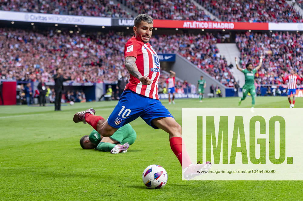 Atletico Madrid vs CA Osasuna - LaLiga EA Sports 2023 2024 Angel Correa of Atletico Madrid attempts a kick during the La Liga EA Sports 2023 24 football match between Atletico Madrid vs CA Osasuna at Estadio Metropolitano on May 19, 2024 in Madrid, Spain. Madrid Estadio Metropolitano Madrid Spain