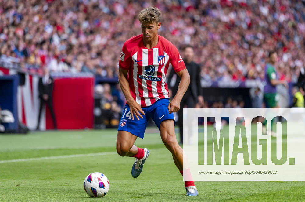 Atletico Madrid vs CA Osasuna - LaLiga EA Sports 2023 2024 Marcos Llorente of Atletico Madrid in action with the ball during the La Liga EA Sports 2023 24 football match between Atletico Madrid vs CA Osasuna at Estadio Metropolitano on May 19, 2024 in Madrid, Spain. Madrid Estadio Metropolitano Madrid Spain