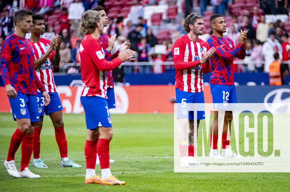 Atletico Madrid vs CA Osasuna - LaLiga EA Sports 2023 2024 Atletico Madrid players (from L to R) Antoine Griezmann, Rodrigo De Paul and Samuel Lino of Atletico Madrid cheers the fans during the La Liga EA Sports 2023 24 football match between Atletico Madrid vs CA Osasuna at Estadio Metropolitano on May 19, 2024 in Madrid, Spain. Madrid Estadio Metropolitano Madrid Spain