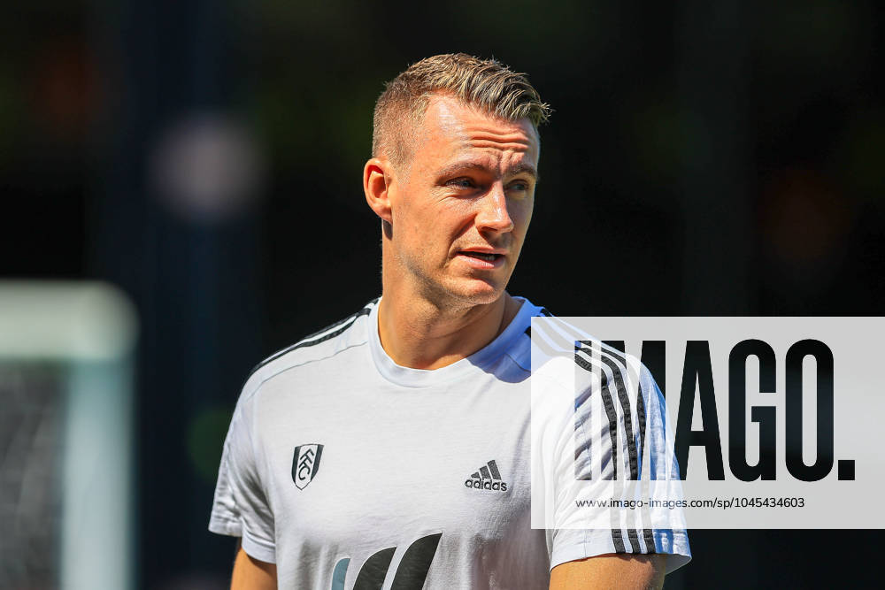 Luton Town v Fulham Premier League 19 05 2024. Fulham Goalkeeper Bernd Leno (17) prior to kick off during the Premier League match between Luton Town and Fulham at Kenilworth Road, Luton, England on 19 May 2024. Editorial use only DataCo restrictions apply See www.football-dataco.com ,