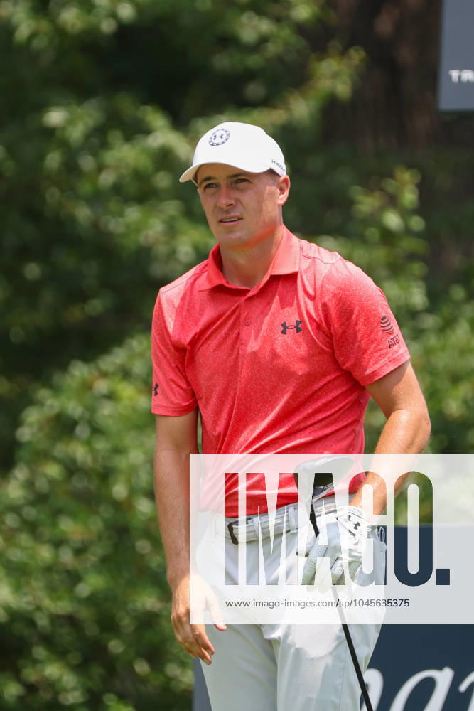 FORT WORTH, TX - MAY 25: Jordan Spieth (USA) hits from the 12th tee during the Charles Schwab Challenge on May 25, 2024 at Colonial Country Club in Fort Worth, TX. (Photo by George Walker Icon Sportswire) GOLF: MAY 25 PGA, Golf Herren Charles Schwab Challenge Icon24052537