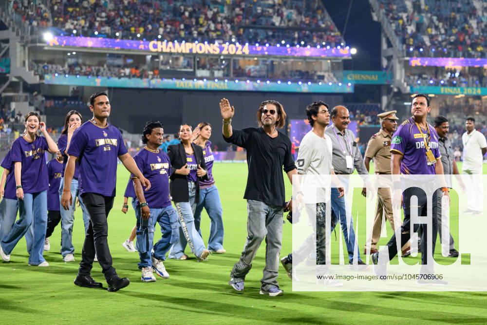 Chennai, May26th, 2024 - Bollywood actor and Kolkatta Knight Riders team owner Shah Rukh Khan walks around the ground with his son, family and friends post his team winning the IPL2024,T20,Finals after they defeated the Sunrisers Hyderabad at the M.A.Chidambaram Stadium in Chennai, India. Chennai India - ZUMAc251 20240526_znp_c251_071