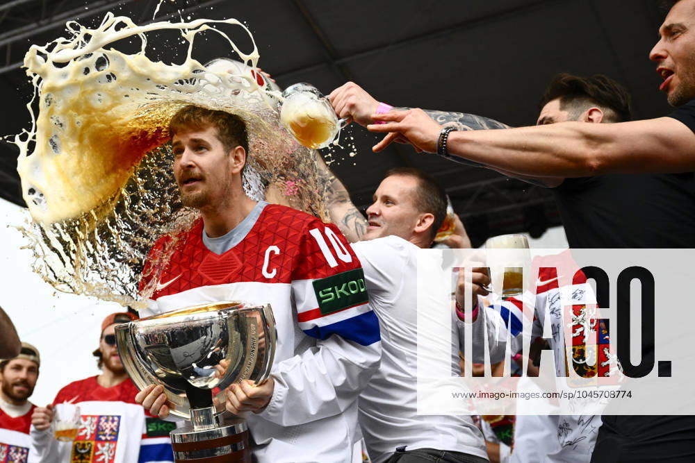 KW22 Welcoming Czech Ice hockey, Eishockey players, winning the 2024 IIHF World Championship, WM, Weltmeisterschaft by Czech fans on the Old Town Square in Prague, Czech Republic, on May 27, 2024. On the photo is seen captain Roman Cervenka with the trophy. (CTKxPhoto OndrejxDeml) CTKPhotoP2024052706124 CTKPhotoP2024052706124