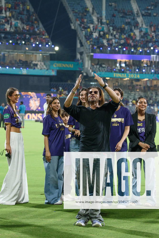 Chennai, May26th, 2024 - Bollywood actor and Kolkatta Knight Riders team owner Shah Rukh Khan walks around the ground with his son, family and friends post his team winning the IPL2024,T20,Finals after they defeated the Sunrisers Hyderabad at the M.A.Chidambaram Stadium in Chennai, India. Chennai India - ZUMAc251 20240526_znp_c251_084
