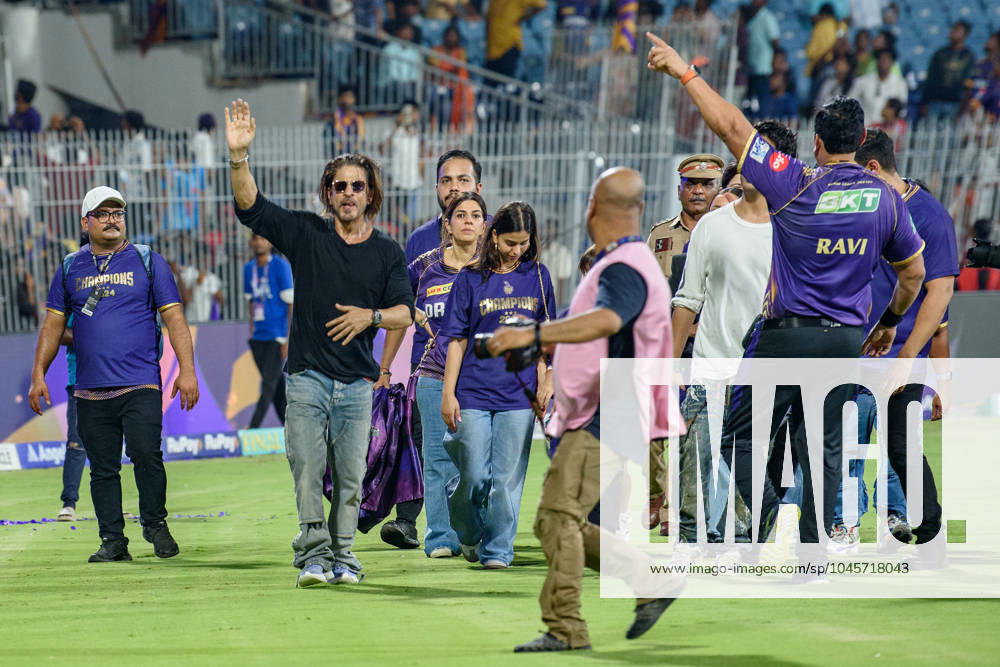 Chennai, May26th, 2024 - Bollywood actor and Kolkatta Knight Riders team owner Shah Rukh Khan walks around the ground with his son, family and friends post his team winning the IPL2024,T20,Finals after they defeated the Sunrisers Hyderabad at the M.A.Chidambaram Stadium in Chennai, India. Chennai India - ZUMAc251 20240526_znp_c251_083