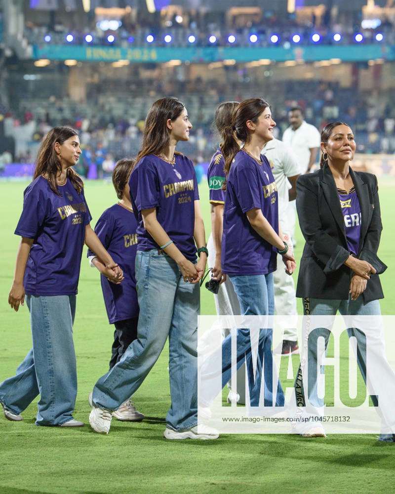 Chennai, May26th, 2024 - Bollywood actor and Kolkatta Knight Riders team owner Shah Rukh Khan walks around the ground with his son, family and friends post his team winning the IPL2024,T20,Finals after they defeated the Sunrisers Hyderabad at the M.A.Chidambaram Stadium in Chennai, India. Chennai India - ZUMAc251 20240526_znp_c251_088