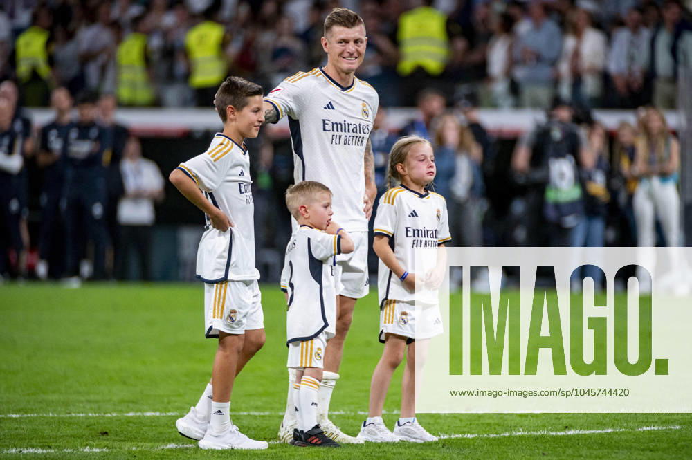 Spanish football La Liga match - Real Madrid vs Real Betis Toni Kroos of Real Madrid with his sons seen celebrating by the Real Madrid fans at the end of the La Liga EA Sports 2023 24 football match between Real Madrid vs Real Betis at Estadio Santiago Bernabeu on May 25, 2024 in Madrid, Spain. Madrid Spain