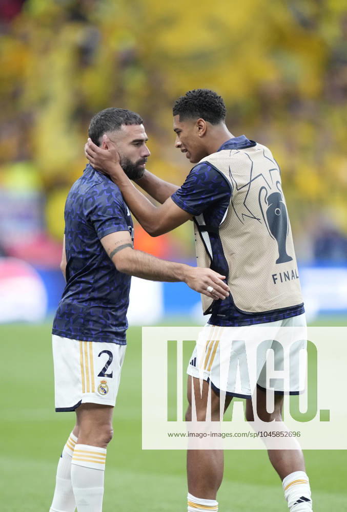 UEFA Champions League 2024 Final: Borussia Dortmund vs. Real Madrid Jude Bellingham and Dani Carvajal warming up before the UEFA Champions League final match between Borussia Dortmund and Real Madrid on 1 June 2024, in London, United Kingdom London Wembley Stadium United Kingdom